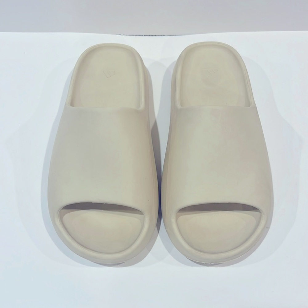 Original Yeezy Adidas slides size euro 43 44 which is men’s size 9-10.
